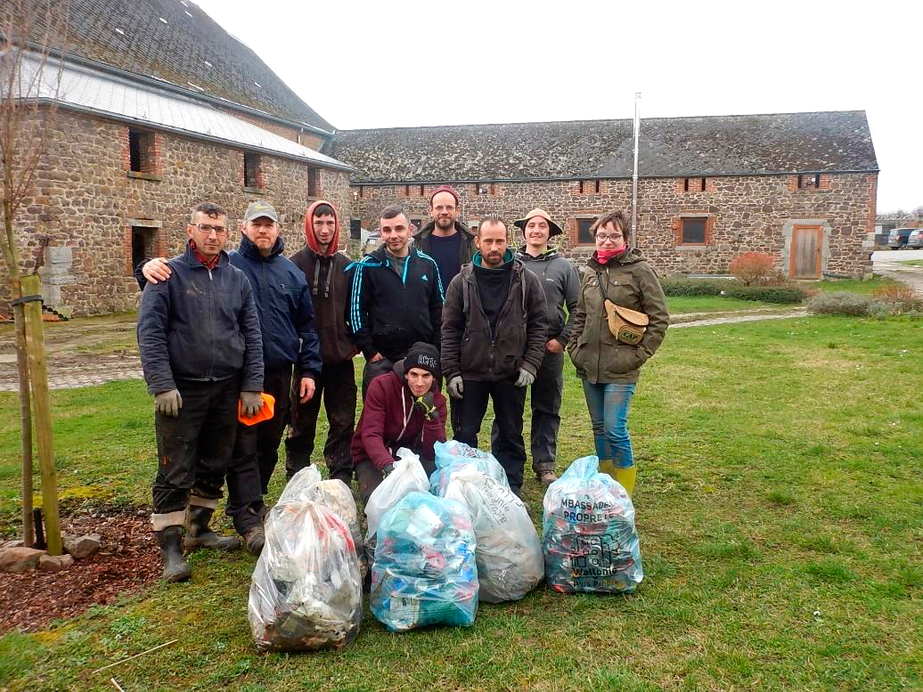 Stagiaires de la Régie des Quartiers à la Ferme de Forestaille